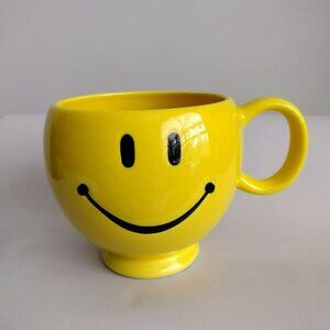 Large Smiley Face Coffee Cup Yellow Ceramic Happy Emoji Mug 20 oz Teleflora Gift